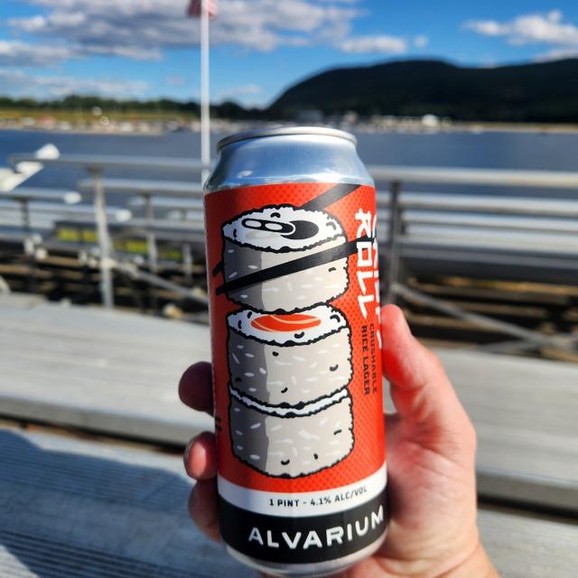 Crispy Roll co thiet ke an tuong voi hinh anh cuon com truyen thong - Crispy Roll: Men Say Thoang Thoảng M&ugrave;i L&uacute;a Mạch