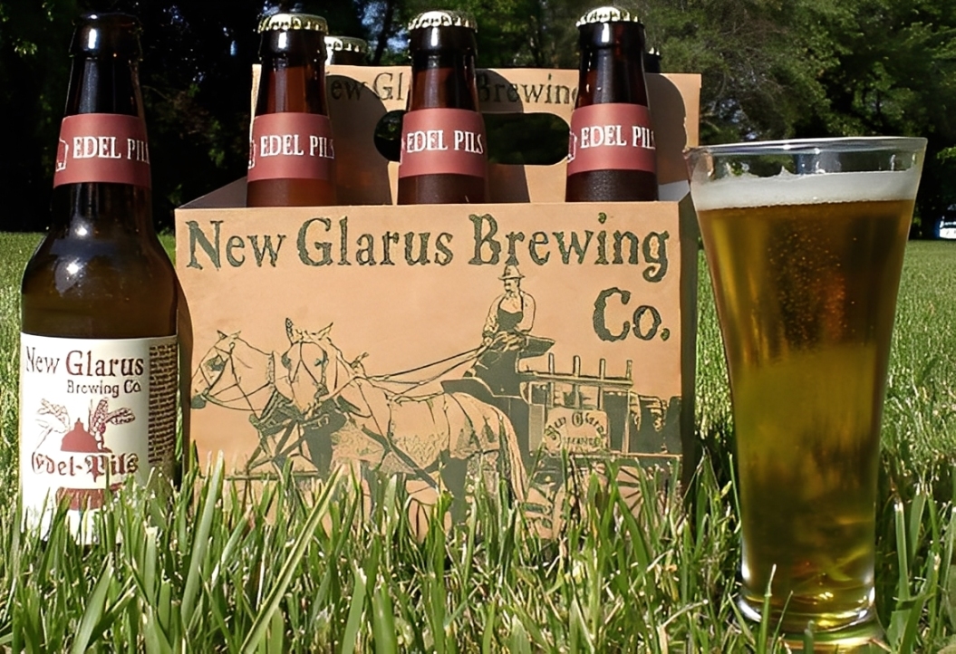 Edel Pils hat ein Verpackungsdesign, das Erinnerungen an die Brauerei New Glarus weckt - Edel-Pils: Das goldene Manifest der Reinheit