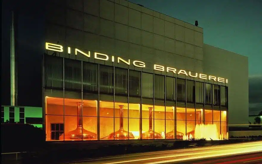Modern image of the exterior of the Binding Brauerei AG brewery - Schofferhofer Hefeweizen Grapefruit Bier: Pink Orange Kiss