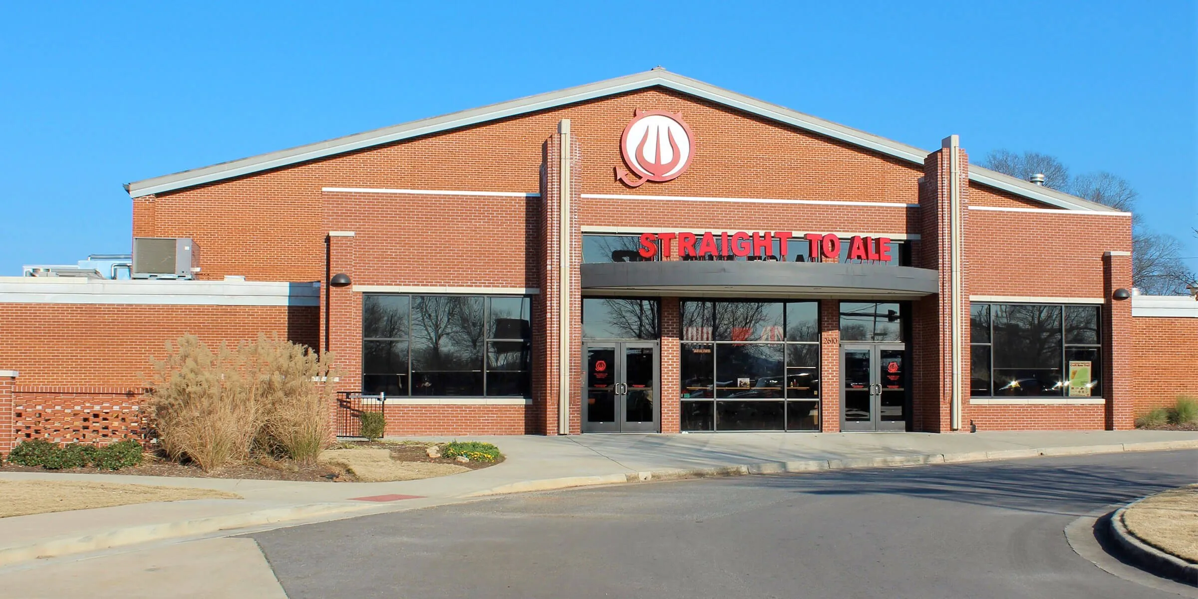 Hinh anh nha may bia Straight To Ale nhin tu ben ngoai vao - Illudium: Men Say Nồng N&agrave;n Sưởi Ấm T&acirc;m Hồn