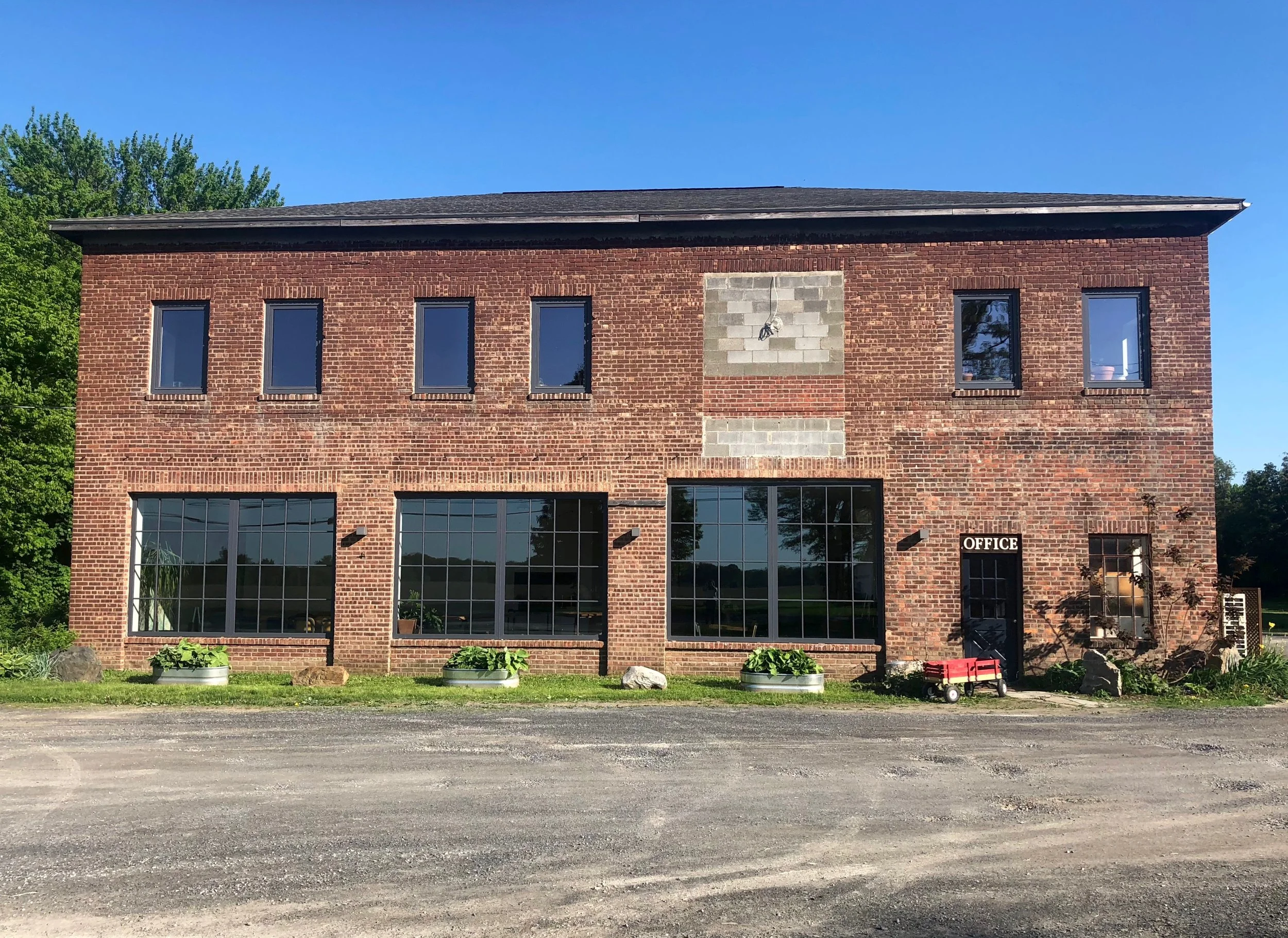 Pictures of Suarez Family Brewery, wild and attractive - Qualify Pils: Crisp Sunshine from Hudson