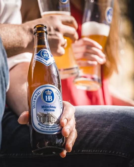 Hofbrau Munchner Weisse has a royally beautiful beer bottle design - Hofbräu Münchner Weisse: Royal Heritage In A Sip