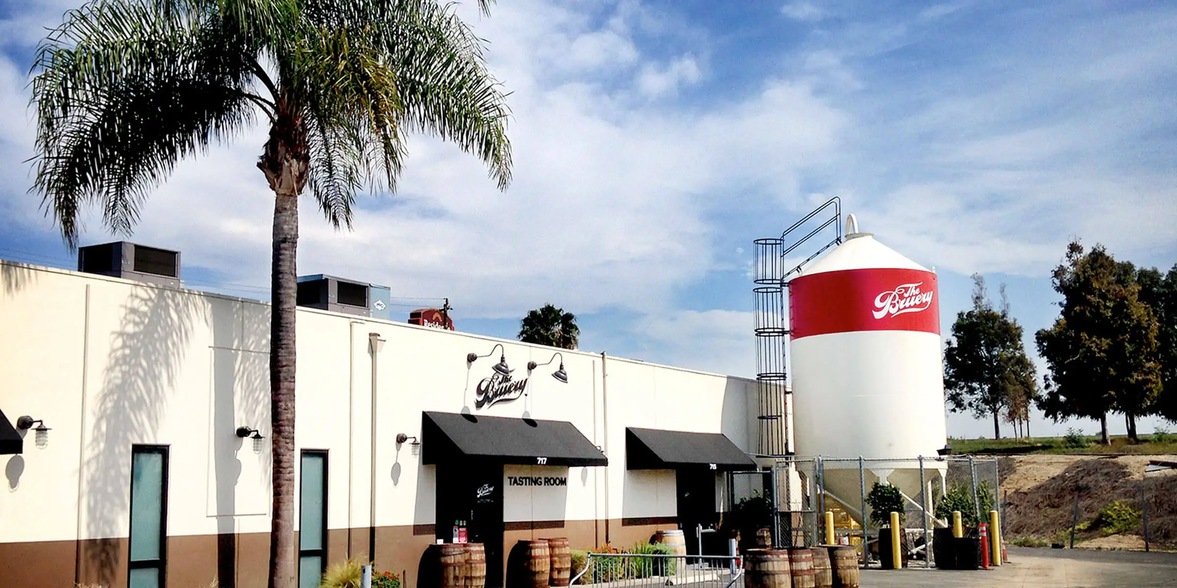 ブルエリー・テルー醸造所の外の新鮮な景色 - アウデ・タルト：金の一滴一滴にフランダースの味が濃厚