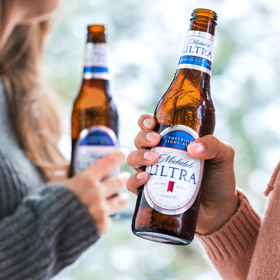 Michelob Ultra co thiet ke tinh gian sang trong voi nhung diem nhan tinh te - Michelob Ultra:  &Acirc;m Vang Của T&acirc;m Hồn Năng Động