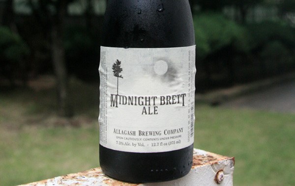 Midnight Brett: Giữa Lằn Ranh Ánh Sáng Và Bóng Tối