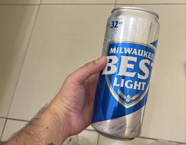 ミルウォーキーのベストライトは、ビールの名前を主役にしたシンプルなビール缶デザインです - ミルウォーキーのベストライト：人気のソウルメイトの物語