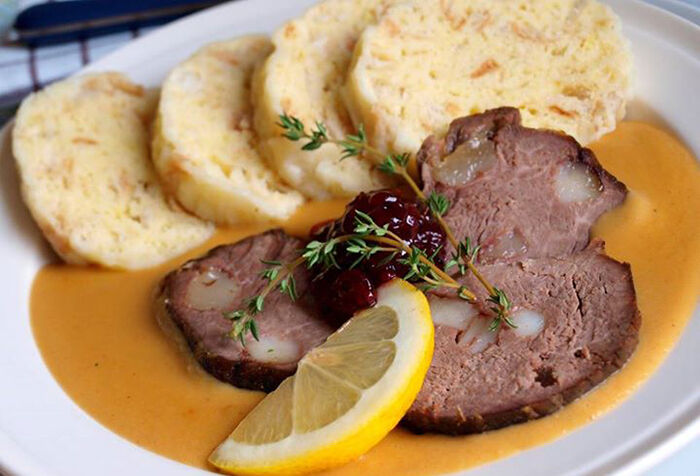 美味しいMon Svickova na smetaneはこのビールにぴったりです - Gambrinus Original 10°: The Golden Soul of Bohemia