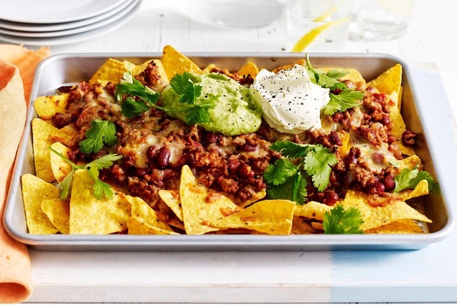 Mon nachos pho mai tan chay la mot trong nhung mon an vo cung phu hop thuong thuc cung bia nay - Coors Banquet: Một Di Sản Chứa Đựng V&ocirc; V&agrave;n Cảm X&uacute;c