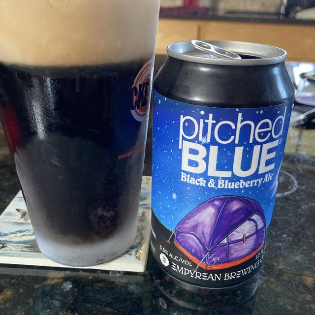 Pitched Blue ist ein Gemälde von hundert Feldern mit warmen Winterfarben oder sogar einem tiefen, traurigen Herzen – Pitched Blue: Die Seele heißer Sommernachmittage