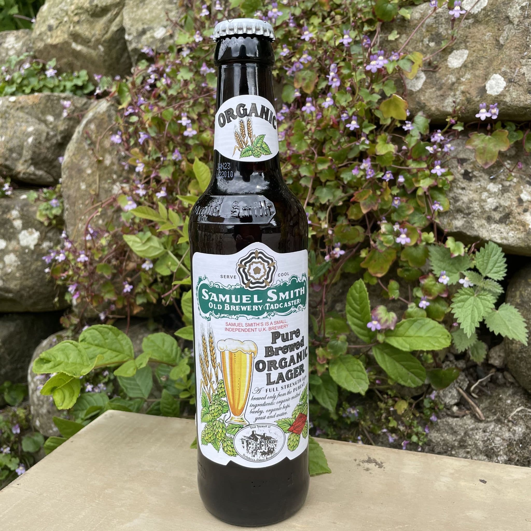 Rein gebrautes Bio-Lagerbier: Reinheit über das Jahrhundert Pure Brewed Organic Lager Beer hat ein einzigartiges und beeindruckendes Design mit detaillierten Linien - Pure Brewed Organic Lager Beer: Reinheit über das Jahrhundert hinaus
