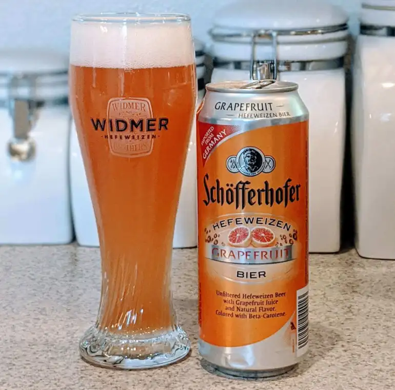Schofferhofer Hefeweizen Grapefruit has a striking orange design - Schofferhofer Hefeweizen Grapefruit Bier: Pink Orange Kiss