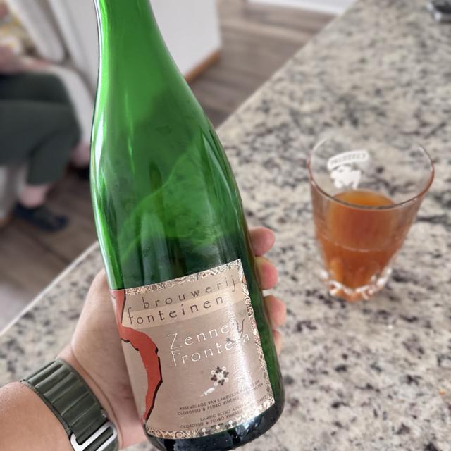 Zenne y Frontera beer bottle design with the number 3 as a highlight and the beer name clearly displayed - Zenne Y Frontera: The Quintessential Vibrations of Intoxicating Yeast