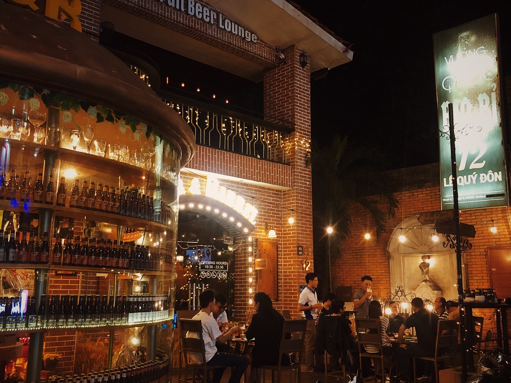 5DCFEAF4 7E8C 447E BBA6 D20D9AD1CC6E 1 105 c - Pink Killer: When the Sunset Melts in a Drop of Pink Beer