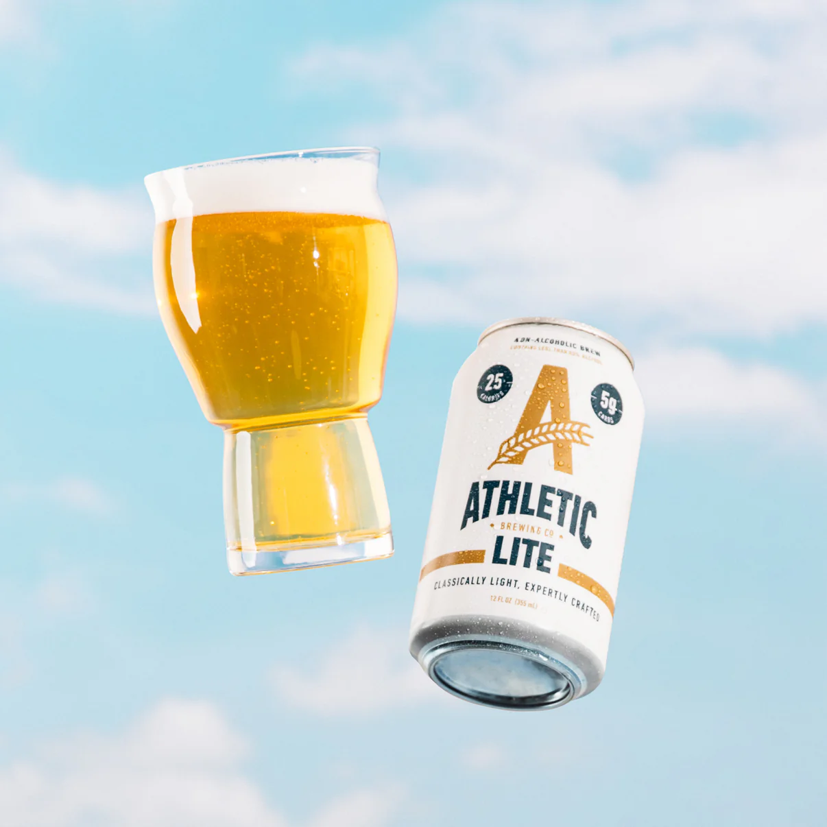 Athletic Lite: Vẻ Đẹp Của Sự Trong Trẻo Athletic Lite co thiet ke lon bia voi tinh than tuoi moi - Athletic Lite: Vẻ Đẹp Của Sự Trong Trẻo
