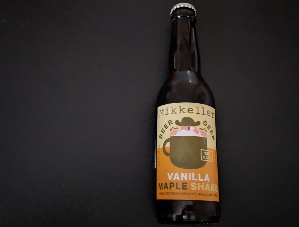 Beer Geek Vanilla Maple Shake: Dư Vị Trong Lòng Đêm Đen Beer Geek Vanilla Maple Shake dat trong can phong toi vo cung noi bat - Beer Geek Vanilla Maple Shake: Dư Vị Trong Lòng Đêm Đen