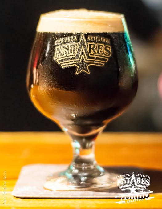 Bia co mau den tuyen cua no khong don thuan la mau sac ma la mot vuc tham quyen ru - Imperial Stout: Linh Hồn Của Biển Đ&ecirc;m Argentina