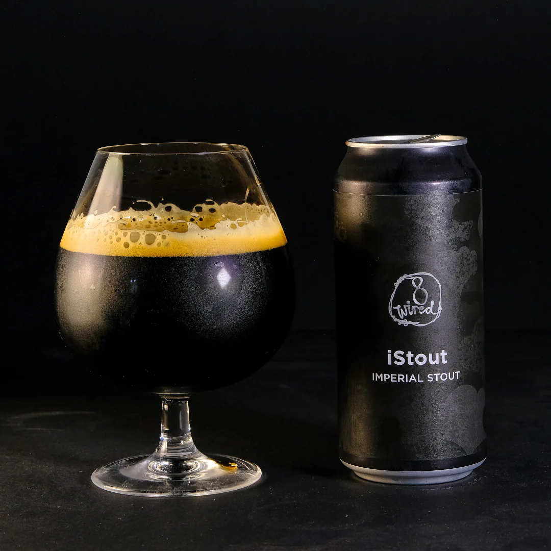 Bier mit einer unverwechselbaren, dunklen Farbe wie gewundener Asphalt – iStout: Ein Meisterwerk genussvollen Geschmacks aus Neuseeland
