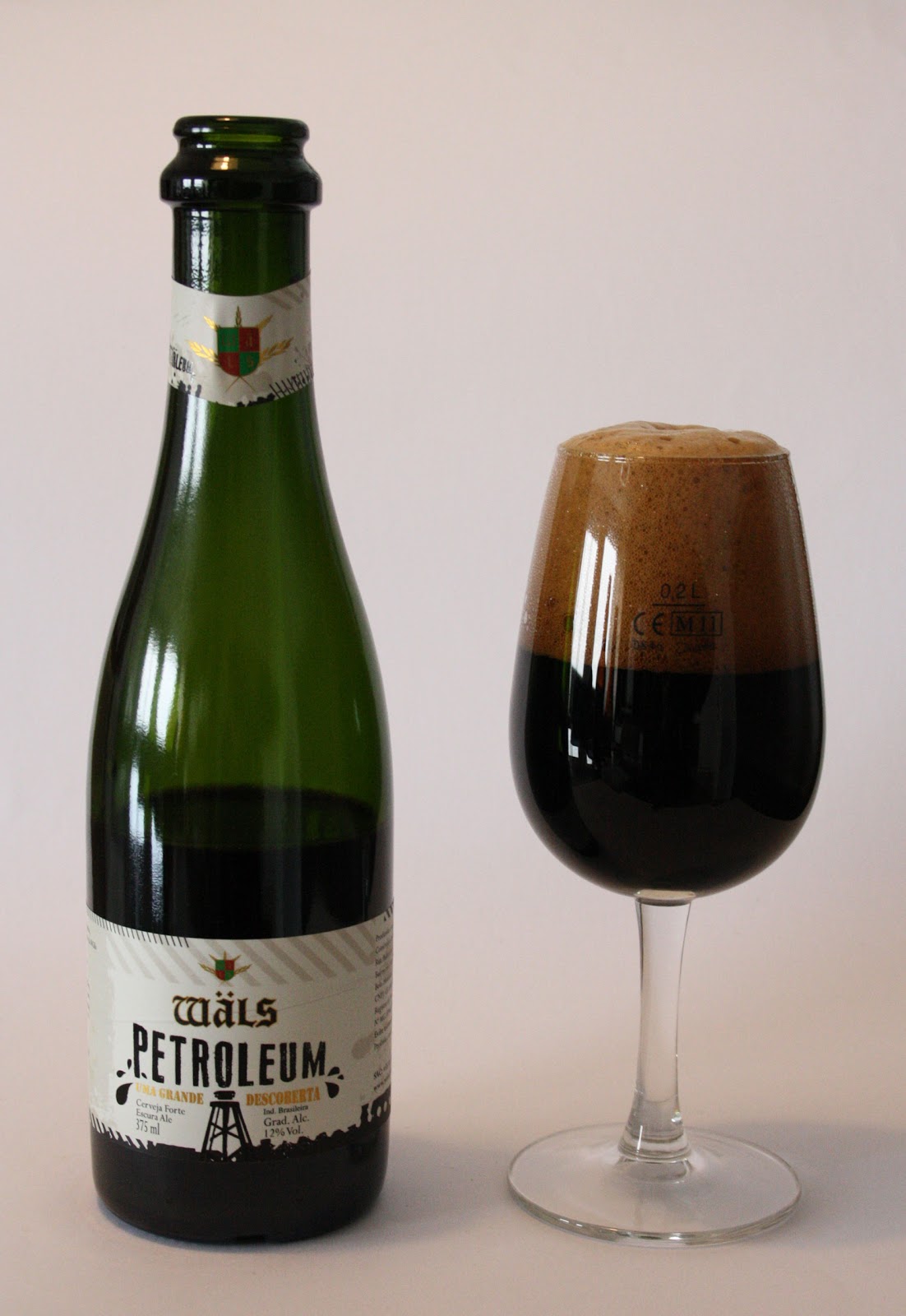Beer with a deep black color like a white night - Wals Petroleum: Stories from the drops of passionate Brazilian night