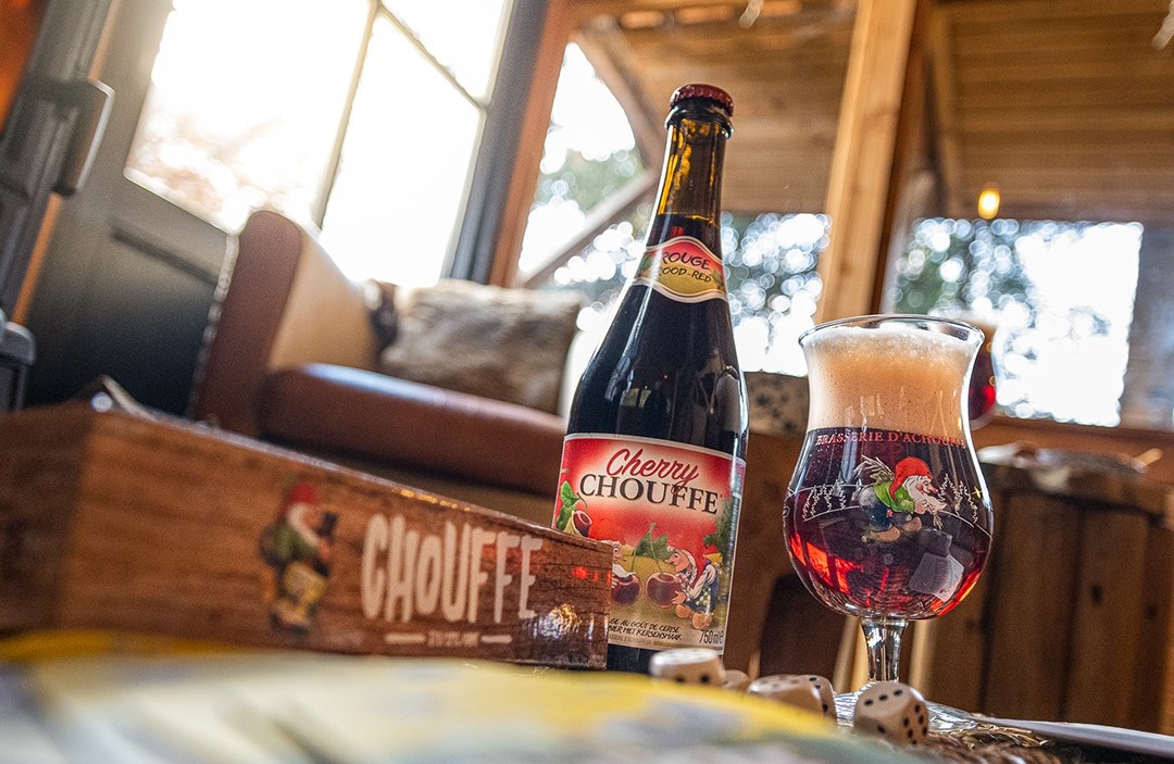 Cherry Chouffe: Die rote Muse aus dem Herzen Belgiens Rubinfarbenes Bier mit betörendem Rosaton – Cherry Chouffe: Die rote Muse aus dem Herzen Belgiens