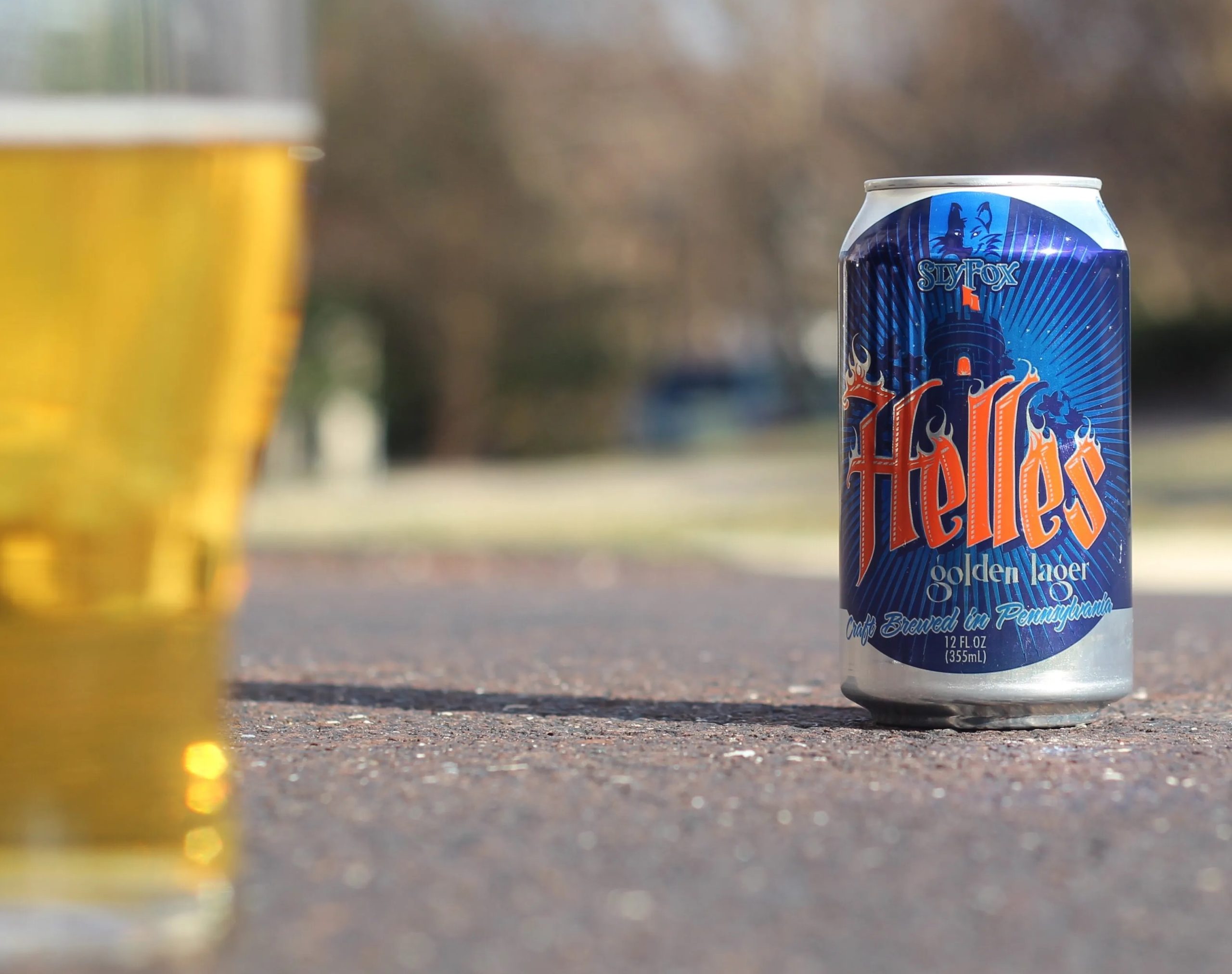 Helles Golden Lager: Đắm Mình Trong Vũ Điệu Tinh Tế Bia co mau vang anh kim am ap tua nhu nhung tia nang dau tien scaled - Helles Golden Lager: Đắm Mình Trong Vũ Điệu Tinh Tế