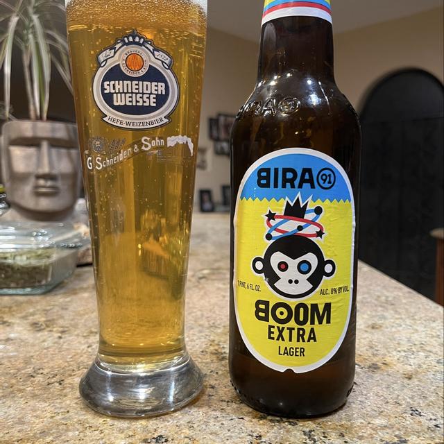 Beer with golden yellow color like a filtered oil - Boom Extra: The Perfect Rebellion in the Indian Beer Village