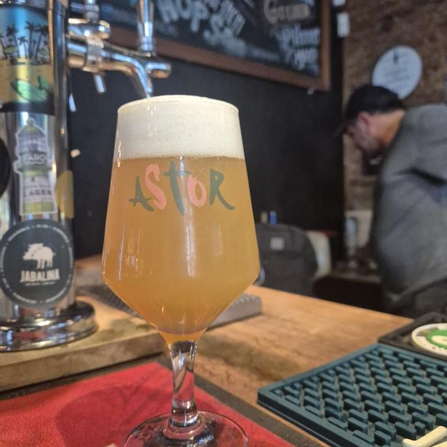 Das goldene Bier ist die Seele dieses Meisterwerks - Misterio do Planeta: Lost in the Fruity Planet
