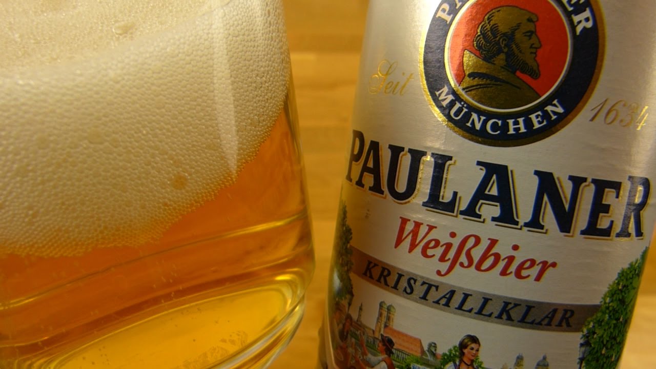 Bia co mau vang ho phach anh rom long lanh duoi anh den - Paulaner Kristallklar: Lật Mở Vi&ecirc;n Pha L&ecirc; Sống Động