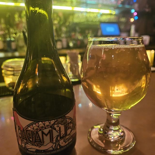The beer has a warm, rum-yellow color like the morning sun on the fields - Baciami Lipsia: A Wild Kiss Imbued with the Soul of Italy