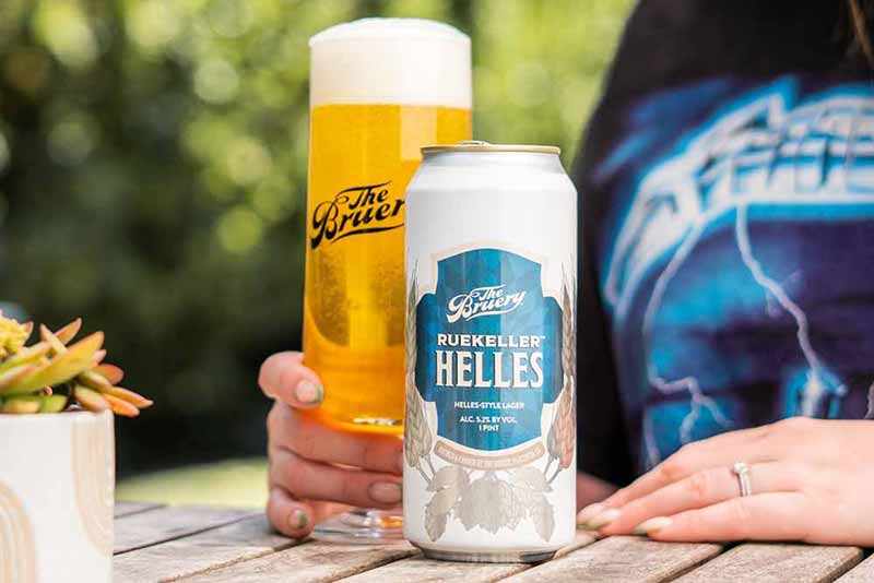 Ruekeller: Helles - Viên Ngọc Trong Trẻo Giữa Biển Cảm Xúc Bia co mau vang rom nhat am ap lap lanh nhu nang dau thu - Ruekeller: Helles - Viên Ngọc Trong Trẻo Giữa Biển Cảm Xúc