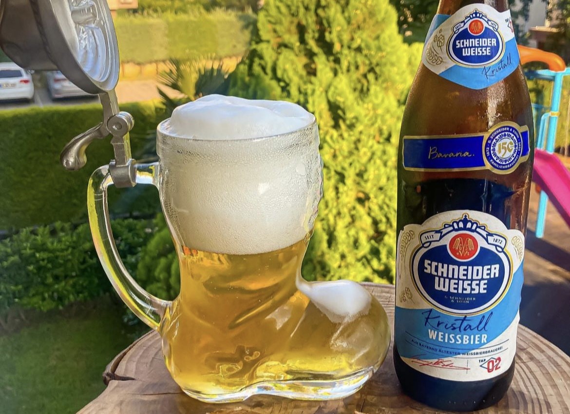 Beer with a bright, clear, golden-yellow color - Episode 2 Mein Kristall: A Transparent Love Song from the Danube River