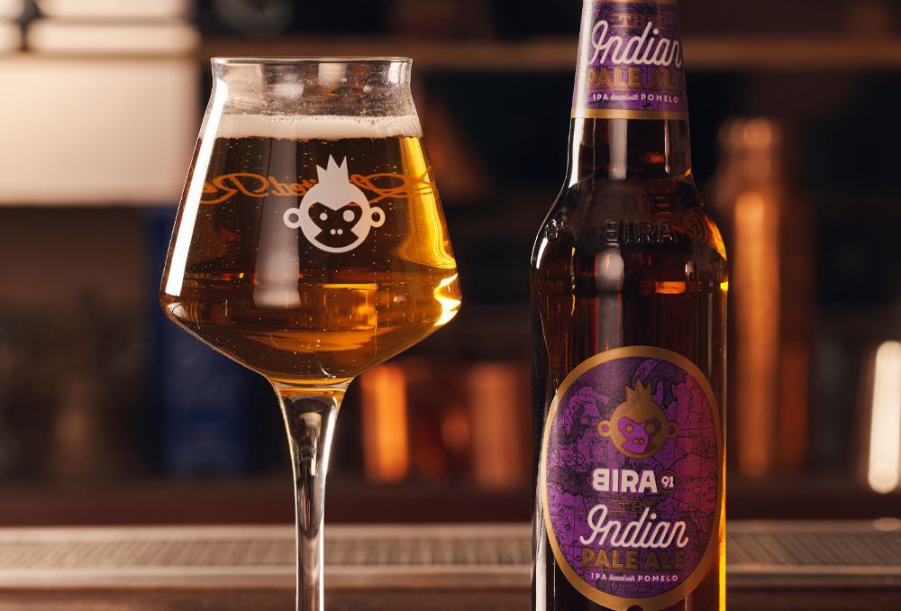 Bira 91 Indian Pale Ale with Pomelo duoc rot ra ly voi mau sac vo cung quyen ru 1 - Bira 91 Indian Pale Ale with Pomelo: Một Vầng Trăng Bưởi