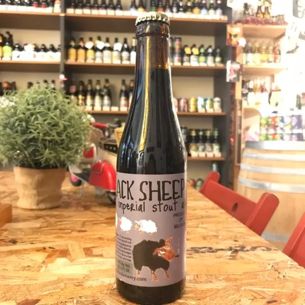 Black Sheep has a unique and attractive sheep image design - Black Sheep: Drunk Men Among White Sheep