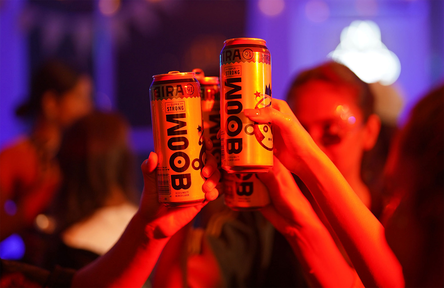 BOOM Strong: Cú Chạm Nồng Cháy Của Sự Thức Tỉnh Boom Extra phu hop tiec tung cuong nhiet cung voi hoi ban than - BOOM Strong: Cú Chạm Nồng Cháy Của Sự Thức Tỉnh