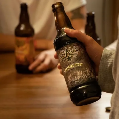 Chai bia Antares Imperial Stout day quyen ru khi thuong thuc - Imperial Stout: Linh Hồn Của Biển Đ&ecirc;m Argentina