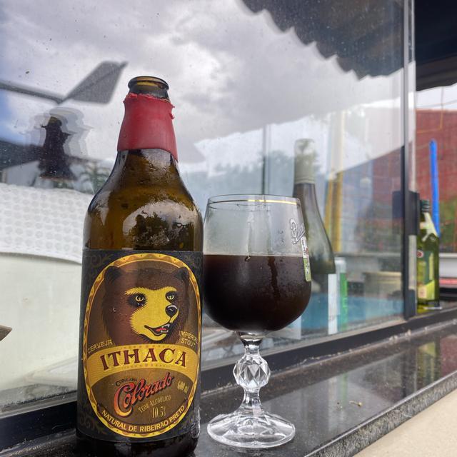 Colorado Ithaca Guanabara beside a glass of beer - Colorado Ithaca / Guanabara: Black Magic in the World of Beer