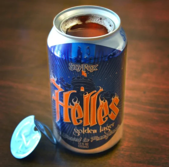 Helles Golden Lager: Đắm Mình Trong Vũ Điệu Tinh Tế Helles Golden Lager mau vang dam dac khi nhin vao lon bia - Helles Golden Lager: Đắm Mình Trong Vũ Điệu Tinh Tế