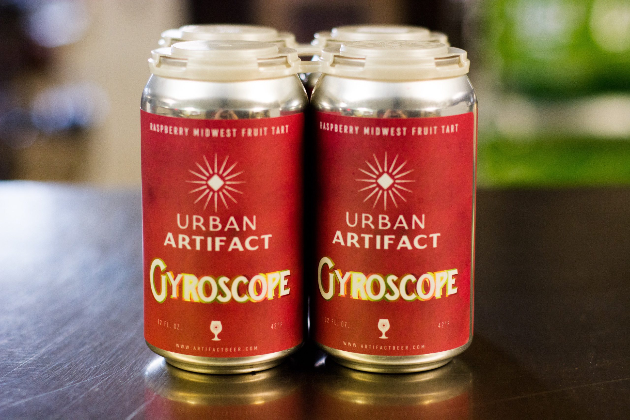 Hinh anh 4 lon bia Gyroscope duoc sap ngan nap goi nhwos huong vi dam da scaled - Gyroscope: Vũ Điệu Tr&aacute;i C&acirc;y Trong V&ograve;ng Tay Lịch Sử