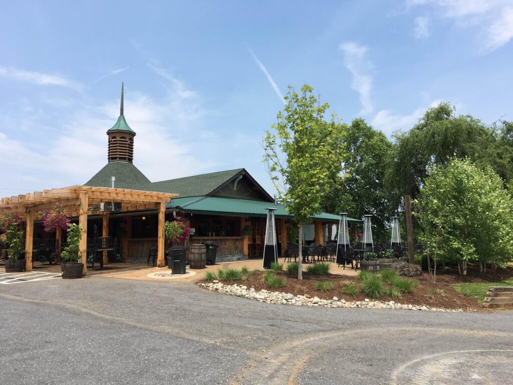 Hinh anh ben ngoai nha may bia Brookeville Beer Farm gan gui voi thien nhien - White Owl India Pale Ale: Lời Th&igrave; Thầm Của C&uacute; Trắng