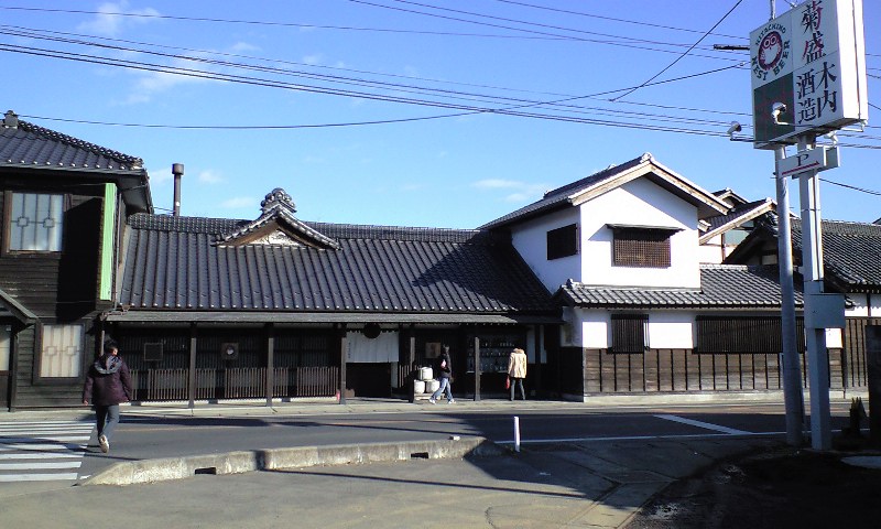Außenaufnahme der Kiuchi-Brauerei, einer Bierfabrik im japanischen Stil – Hitachino Nest White Ale: Weltberühmtes Weißbier-Meisterwerk
