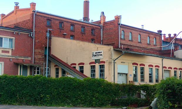 Photo of an outside corner of the Browar Fortuna brewery - Komes Imperial Amber Ale: Amber Miracle From Poland