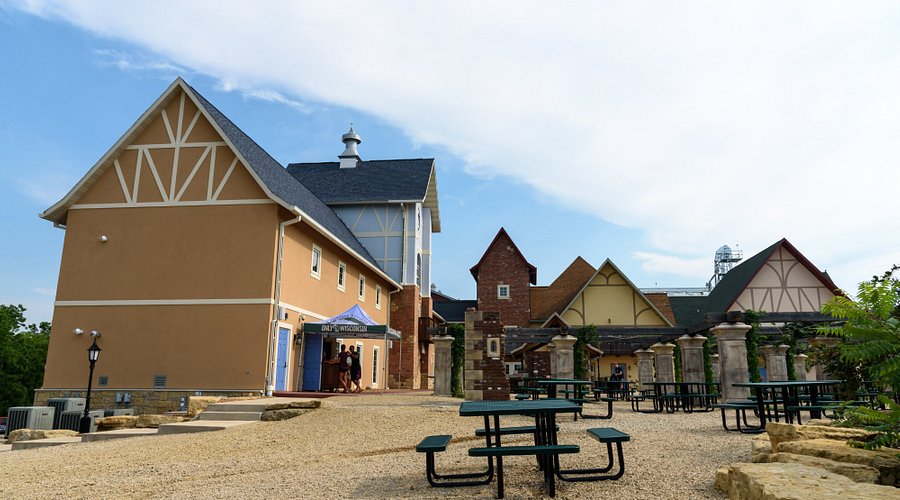 Hinh anh toan canh nha may bia New Glarus Brewing Company nhin tu ben ngoai - Serendipity: Ph&eacute;p M&agrave;u Chua Ngọt Giữa L&ograve;ng Wisconsin