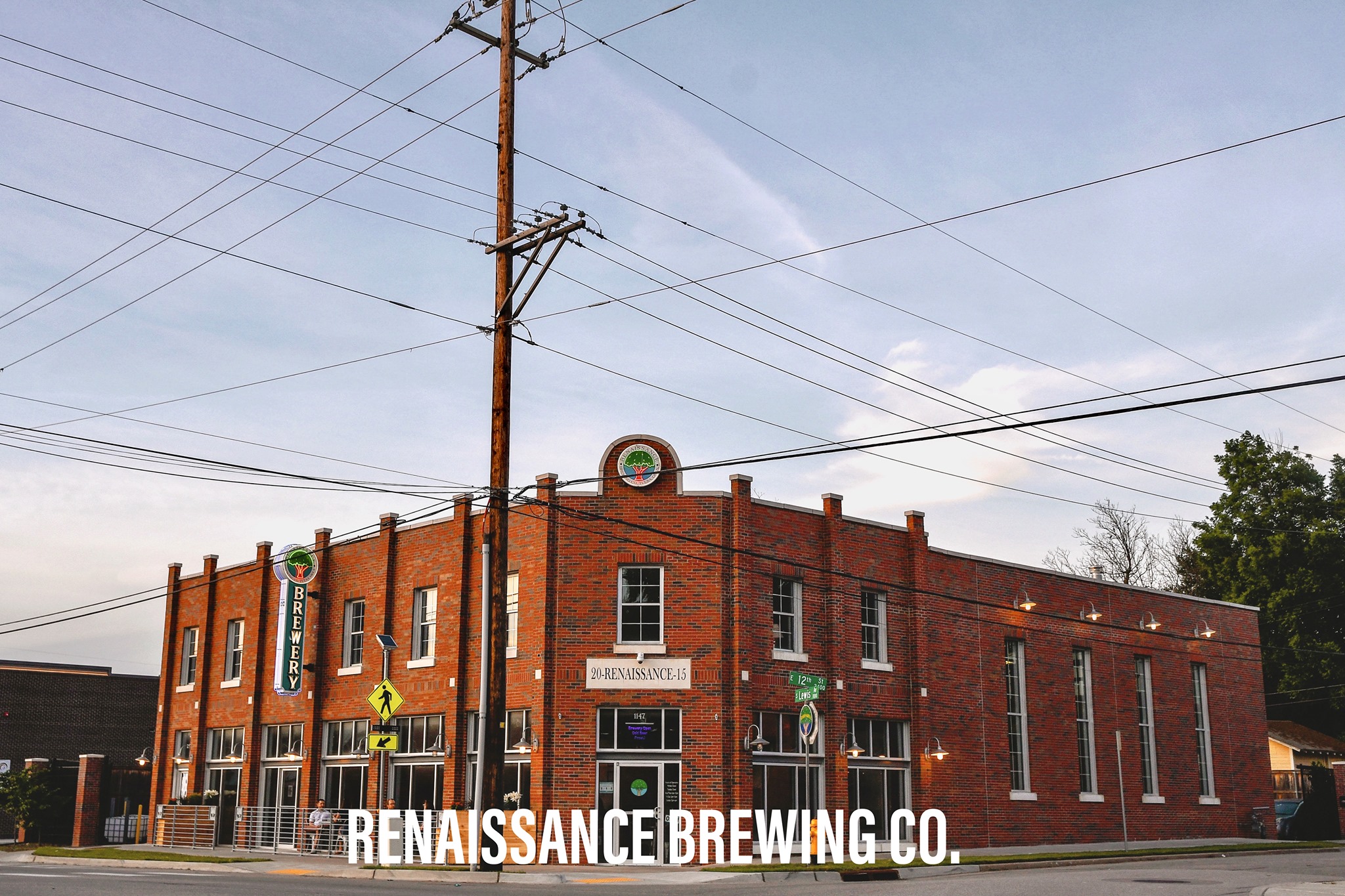 Hinh anh trang le ben ngoai nha may bia Renaissance Brewing - Elemental: Men Say Sẫm M&agrave;u Từ Tr&aacute;i Đất New Zealand