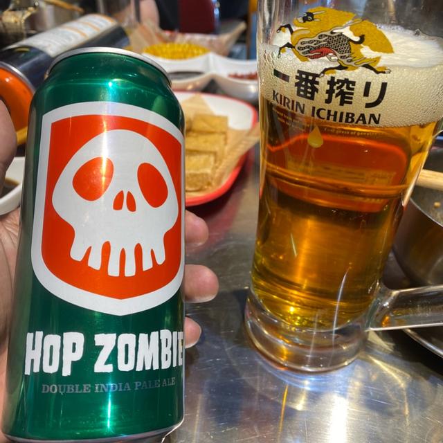 Hop Zombbie ben canh ly bia cang ong day bot min vo cung quyen ru - Hop Zombie: Cơn Địa Chấn Hoa Bia Của New Zealand