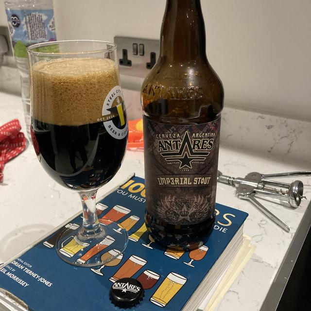 Imperial Stout co thiet ke an tuong voi nhung chi tiet phuc tap day y nghia - Imperial Stout: Linh Hồn Của Biển Đ&ecirc;m Argentina