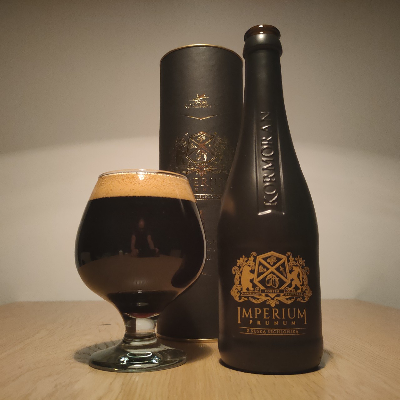 Imperium Prunum: The Baltic Porter Queen and the Plum Dream Imperium Prunum has a mysterious black design that is impressive to look at - Imperium Prunum: The Baltic Porter Queen and the Sweet Plum Dream