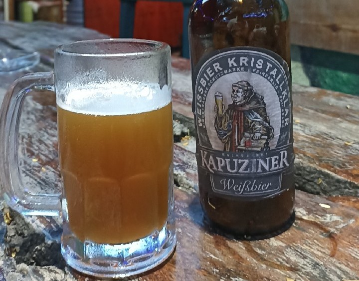 Kapuziner Kristall Klar: Linh Hồn Pha Lê Của Vụ Mùa Lúa Mì Kapuziner Weissbier Kristall Klar nhu mot moi tinh dep kho phai - Kapuziner Kristall Klar: Linh Hồn Pha Lê Của Vụ Mùa Lúa Mì