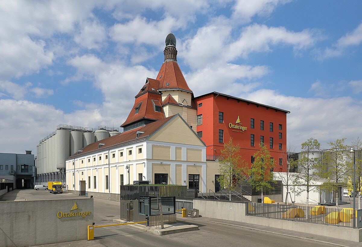 Ottakringer Helles: Die Seele Wiens in jedem Tropfen Gold Ein wunderschöner Blick vor der Brauerei Ottakringer Brauerei AG – Ottakringer Helles: Die Seele Wiens in jedem Tropfen Gold.
