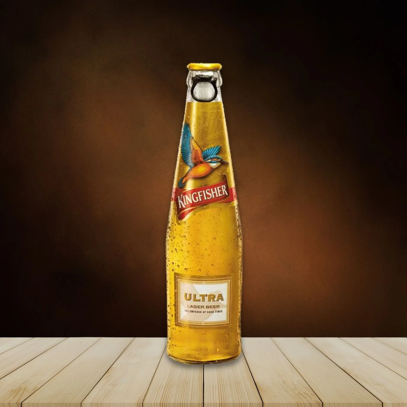 Kingfisher Ultra besticht durch sein transparentes Flaschendesign, das die Bierfarbe deutlich sichtbar macht – Kingfisher Ultra: Wenn ein Tropfen Bier zum Erbe wird.