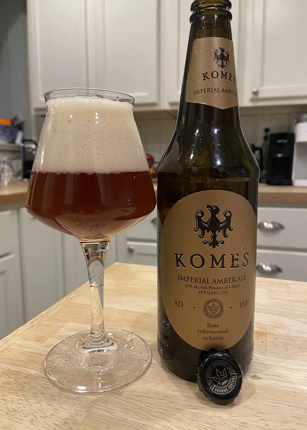 Komes Imperial Amber Ale has a luxurious and elegant gold color design - Komes Imperial Amber Ale: Amber Miracle From Poland