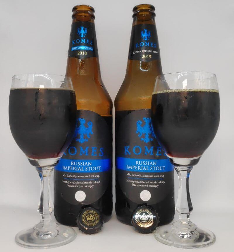 Komes Russian Imperial Stout: Đắm Mình Trong Bóng Đêm Komes Russian Imperial Stout ben canh nhung ly bi day an tuong - Komes Russian Imperial Stout: Đắm Mình Trong Bóng Đêm